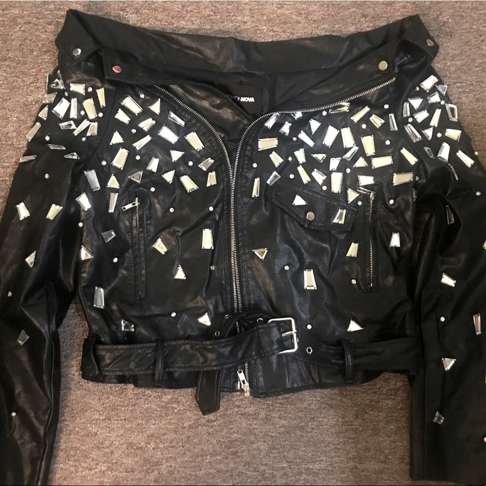 Off the shoulder leather jacket (NEVERWORN)